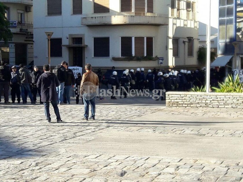 Ένταση στο μνημόσυνο του Κατσίφα στην Κρήτη: Τραυματίστηκε αστυνομικός (pics)