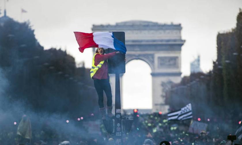 Yellow vest movement: France braced for 'ultra-violent' protests