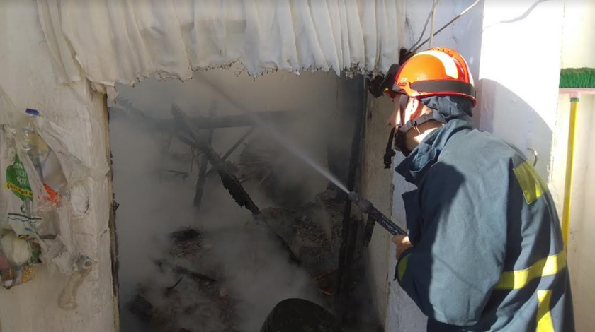 Μεσσηνία: Κάηκε ολοσχερώς σπίτι τετραμελούς οικογένειας (pics)