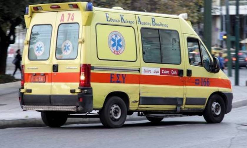Λάρισα: Μετωπική σύγκρουση αυτοκινήτων - Τρία άτομα στο νοσοκομείο