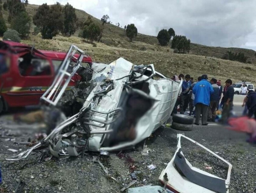 Τραγωδία στη Βολιβία: Δεκαεπτά νεκροί σε σύγκρουση λεωφορείων (ΠΡΟΣΟΧΗ! ΣΚΛΗΡΕΣ ΕΙΚΟΝΕΣ)
