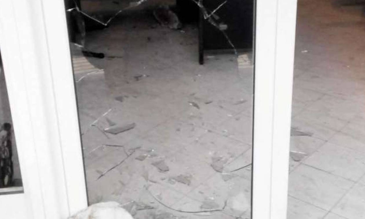 Aγρίνιο: Τρόμος σε κατάστημα - Μπροστά στον κόσμο άρπαξε ταμειακή μηχανή