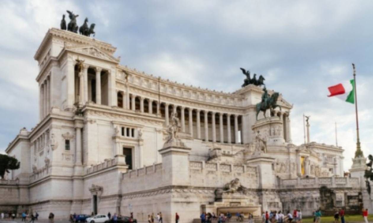 Σαλός με «ροζ» σκάνδαλο στην Ιταλία - Βουλευτές έκαναν σεξ στην τουαλέτα της Βουλής