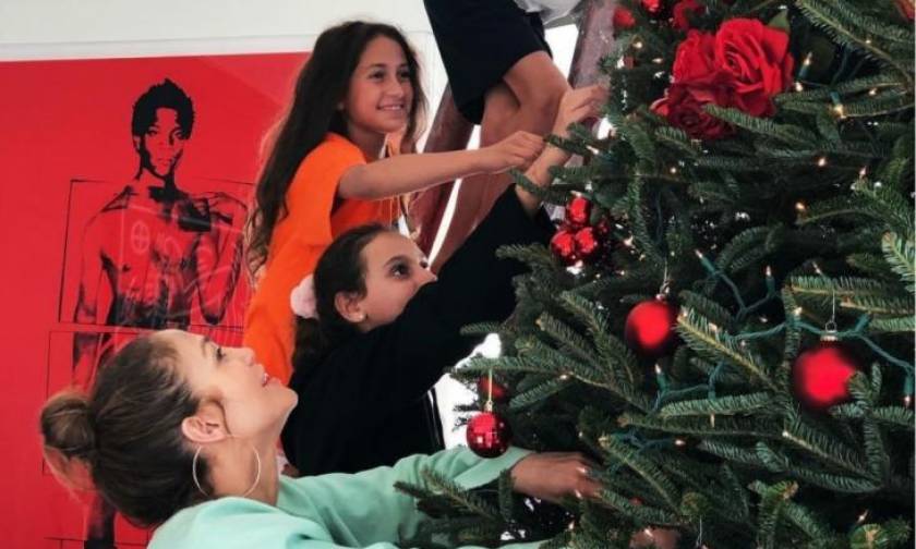 Jennifer Lopez: Δείτε το εντυπωσιακό δέντρο που στόλισαν οικογενειακώς