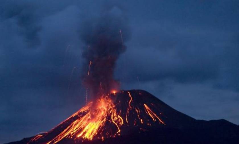 Ο τρομακτικός βρυχηθμός του ηφαιστείου της Σαντορίνης