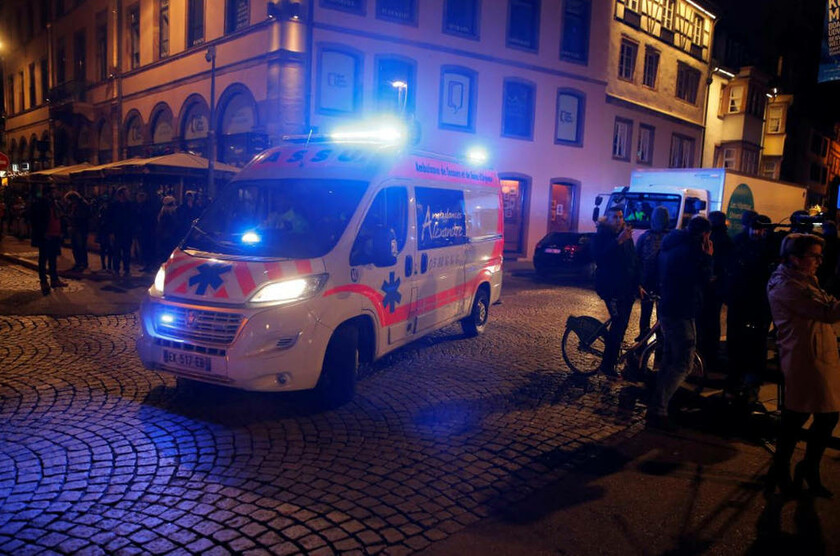 Νύχτα τρόμου με τρεις νεκρούς στο Στρασβούργο: Ανθρωποκυνηγητό για τον εντοπισμό του μακελάρη (pics)
