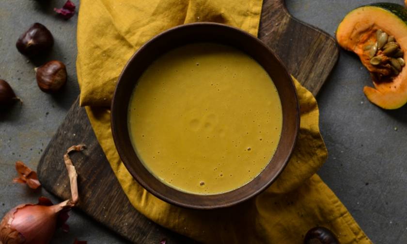 Η συνταγή της ημέρας: Βελουτέ σούπα με κάστανα και κολοκύθα