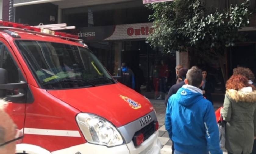Συναγερμός στο Αγρίνιο: Φωτιά σε εμπορικό κατάστημα (pics+vid)