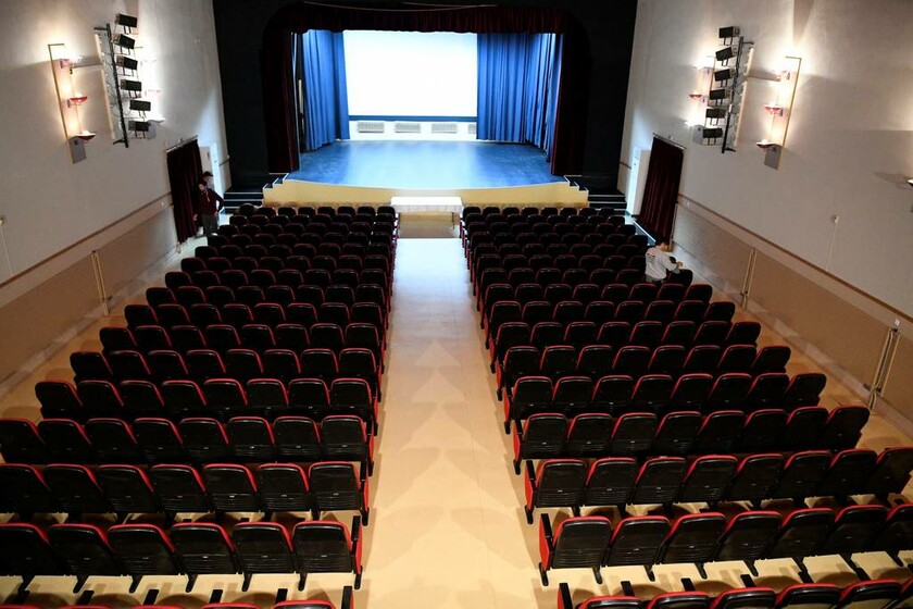 Πλήρης ανακαίνιση του δημοτικού Θέατρου Μάνδρας Αττικής με χορηγία της Ελληνικά Πετρέλαια
