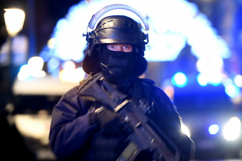 Επίθεση Στρασβούργο: Έκκληση από την αστυνομία – «Προσοχή! Επικίνδυνος. Μην επεμβείτε»