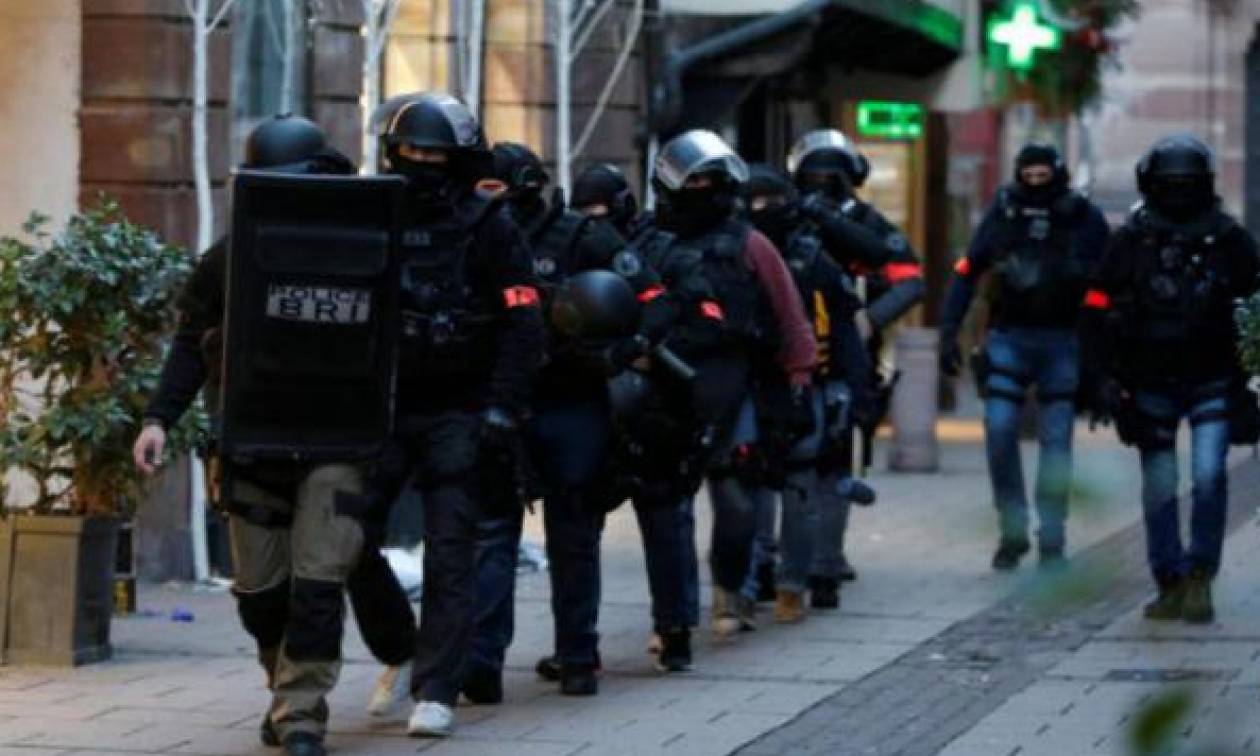 Συναγερμός στην Ευρώπη: Πού ψάχνουν οι αρχές τον μακελάρη του Στρασβούργου