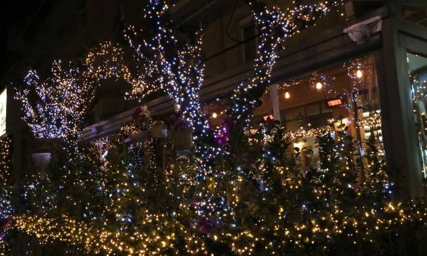 Εορταστικό ωράριο: Ποιες μέρες θα είναι ανοιχτά τα καταστήματα τα Χριστούγεννα και την Πρωτοχρονιά