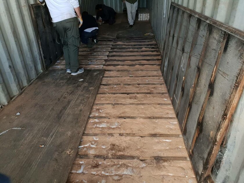Εικόνες - σοκ: Δείτε πού έκρυβαν τα ναρκωτικά αξίας 100 εκατ. στο φορτηγό πλοίο στην Κρήτη