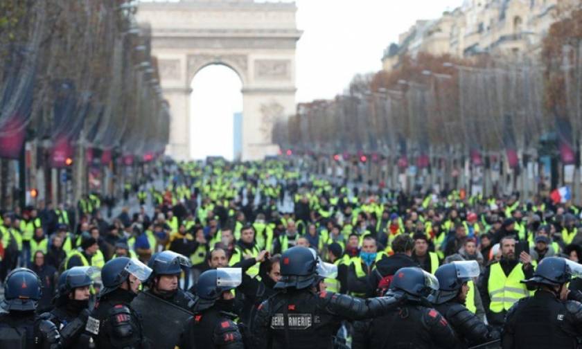 Παρίσι: Στους δρόμους ξανά τα κίτρινα γιλέκα - Χημικά, οδομαχίες και συλλήψεις