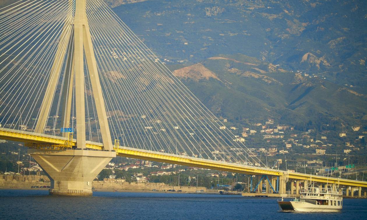 Αίσιο τέλος για νεαρό που απειλούσε να αυτοκτονήσει από τη γέφυρα Ρίου - Αντιρρίου