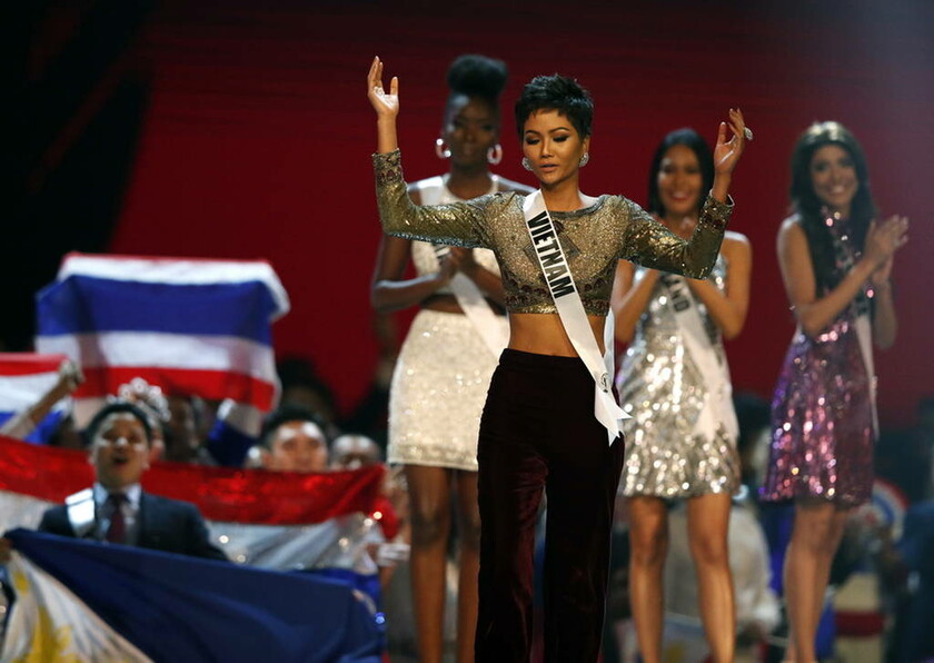 Miss Universe 2018: Αυτή είναι η εκθαμβωτική νικήτρια! (pics)