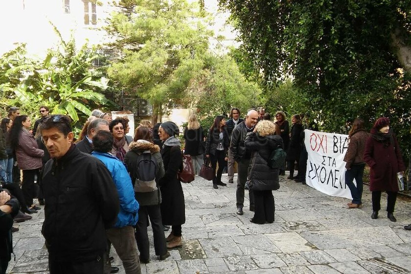 Χανιά: Με διαμαρτυρίες ξεκίνησε η δίκη για τον ξυλοδαρμό του Λυκειάρχη (pic)