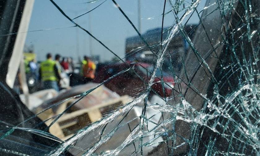 Συναγερμός στη Θεσσαλονίκη: Αυτοκίνητο έπεσε πάνω σε φράχτη βρεφονηπιακού σταθμού