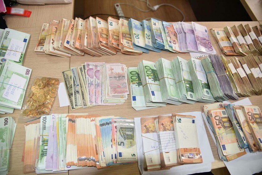 «Χρυσές δουλειές» για δύο εγκληματικές οργανώσεις: Πλούτιζαν γεμίζοντας την αγορά με ρούχα «μαϊμού»