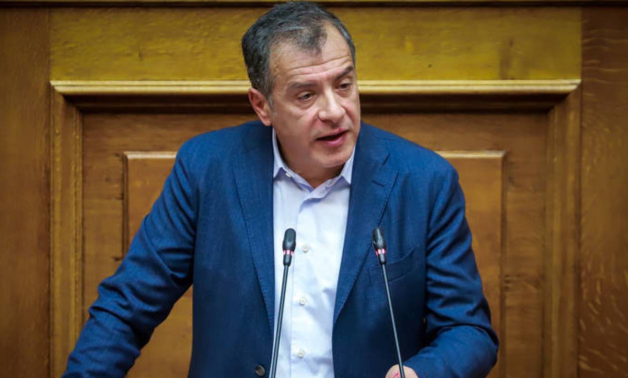 Θεοδωράκης: Υπερπλεονάσματα και υπερφορολόγηση δεν θα φέρουν νέο μνημόνιο, αλλά χρεοκοπία