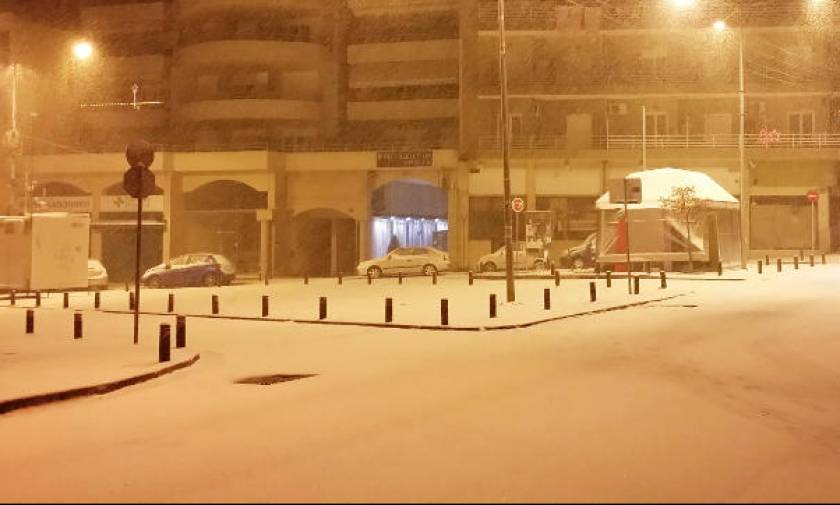 Καιρός: Πυκνή χιονόπτωση στην Κοζάνη - Κλειστά έμειναν τα σχολεία (vid)