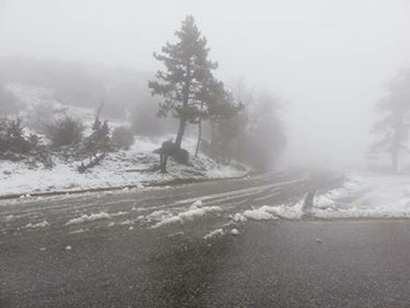 Καιρός: Μαγικές εικόνες από την χιονισμένη Πάρνηθα (pics+vid)