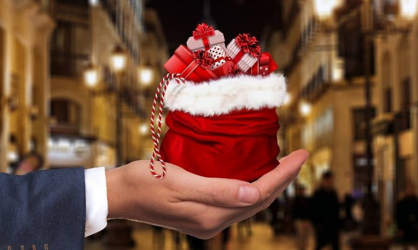 Εορταστικό ωράριο Χριστουγέννων: Ποιες ημέρες και ώρες είναι ανοιχτά τα καταστήματα