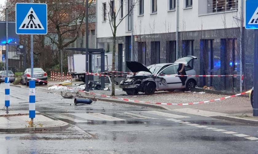 Συναγερμός στη Γερμανία: Αυτοκίνητο έπεσε πάνω σε πεζούς – Μία νεκρή και εννέα τραυματίες