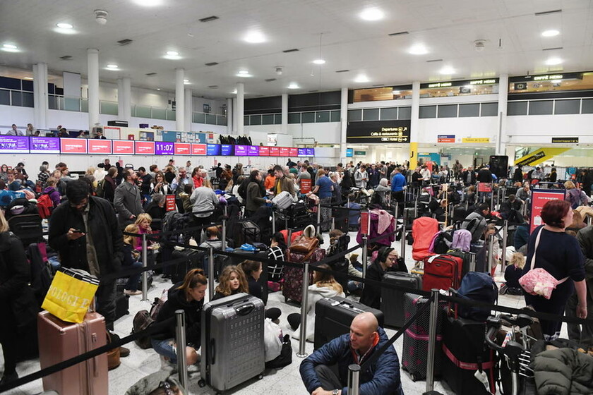 ΕΚΤΑΚΤΟ: Νέος συναγερμός στη Βρετανία: Έκλεισε και πάλι το αεροδρόμιο Gatwick 