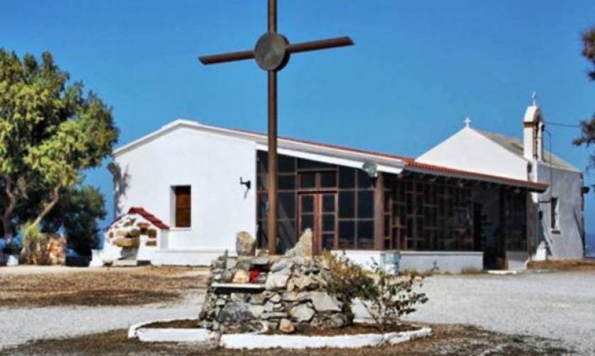 Χανιά: Βανδάλισαν το εκκλησάκι των Αγίων Αποστόλων (pics)