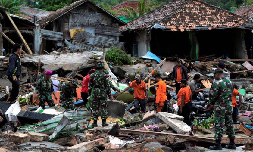 Σε συναγερμό η Ινδονησία: Στους 373 οι νεκροί - Φοβούνται ένα νέο φονικό τσουνάμι