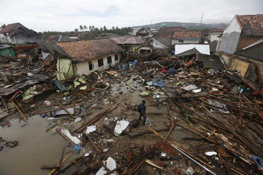 Σε συναγερμό η Ινδονησία: Στους 373 οι νεκροί - Φοβούνται ένα νέο φονικό τσουνάμι
