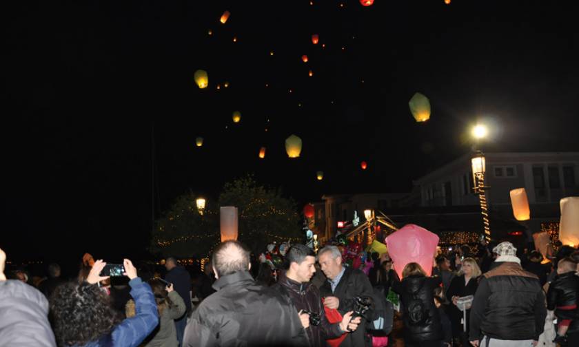 Χριστούγεννα στην Πρέβεζα: Οι ευχές έγιναν αστέρια και φώτισαν τον ουρανό (pic)