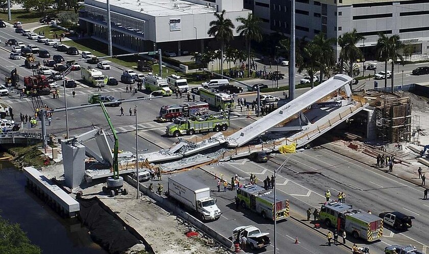 15 Μαρτίου - ΗΠΑ (Φλόριντα): Πεζογέφυρα κατέρρευσε στο Μαϊάμι