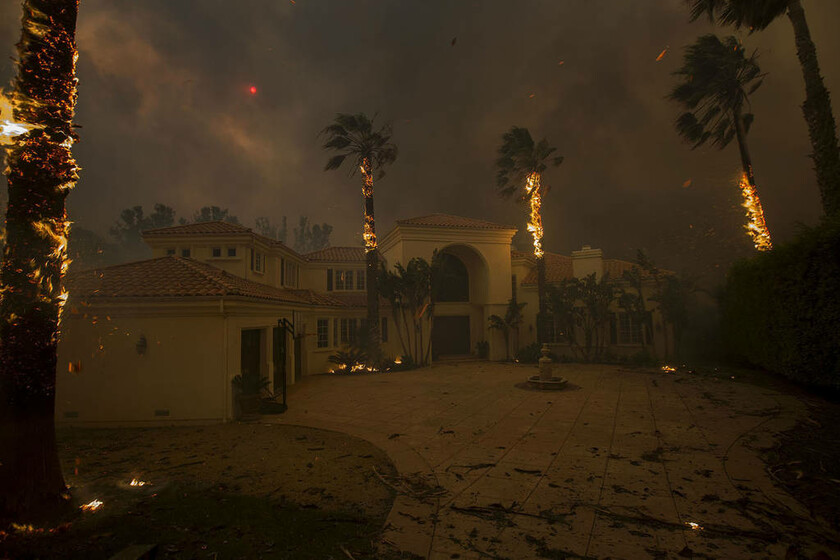9 Νοεμβρίου - ΗΠΑ: Τεράστιες φωτιές σαρώνουν την Καλιφόρνια