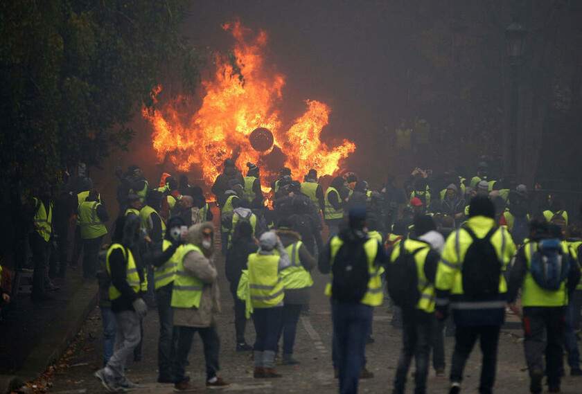 1 Δεκεμβρίου - Γαλλία: Τα «Κίτρινα Γιλέκα» στους δρόμους του Παρισιού