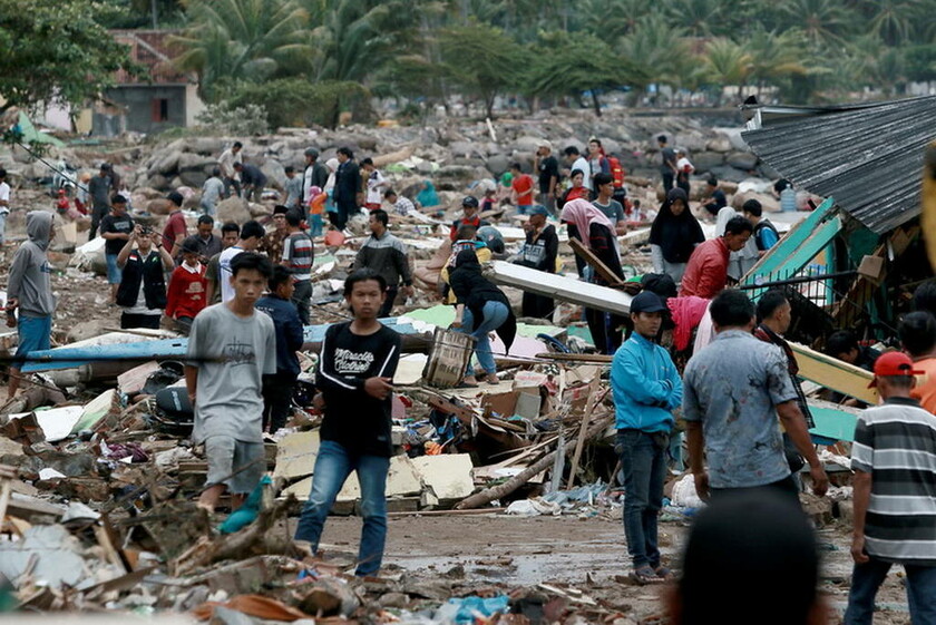 23 Δεκεμβρίου - Ινδονησία: Τσουνάμι σάρωσε τα πάντα στη Σουμάτρα
