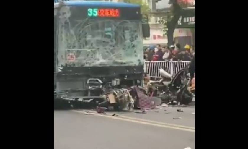 Κίνα: Άνδρας κατέλαβε λεωφορείο και το έριξε σε πεζούς - Πέντε νεκροί