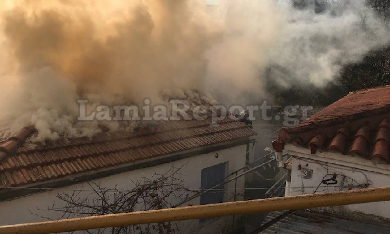 Πυρκαγιά σε μονοκατοικία στη Λαμία (pics)