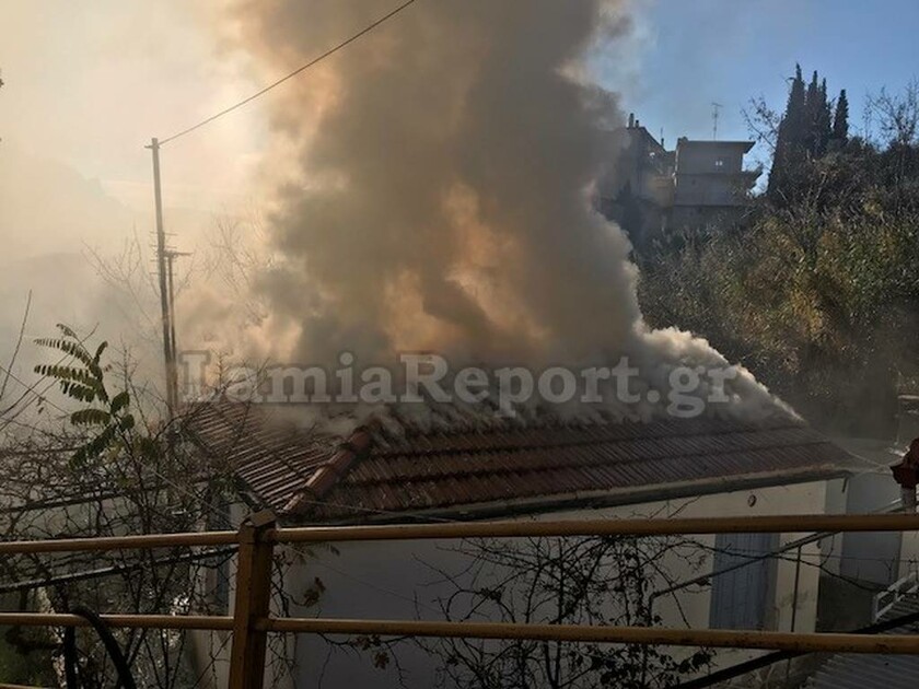 Πυρκαγιά σε μονοκατοικία στη Λαμία (pics)