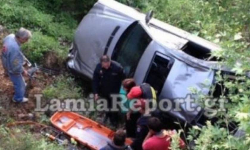 Βόλος: Αυτοκίνητο έπεσε σε χαράδρα 20 μέτρων - Άγιο είχε ο οδηγός! (pic)