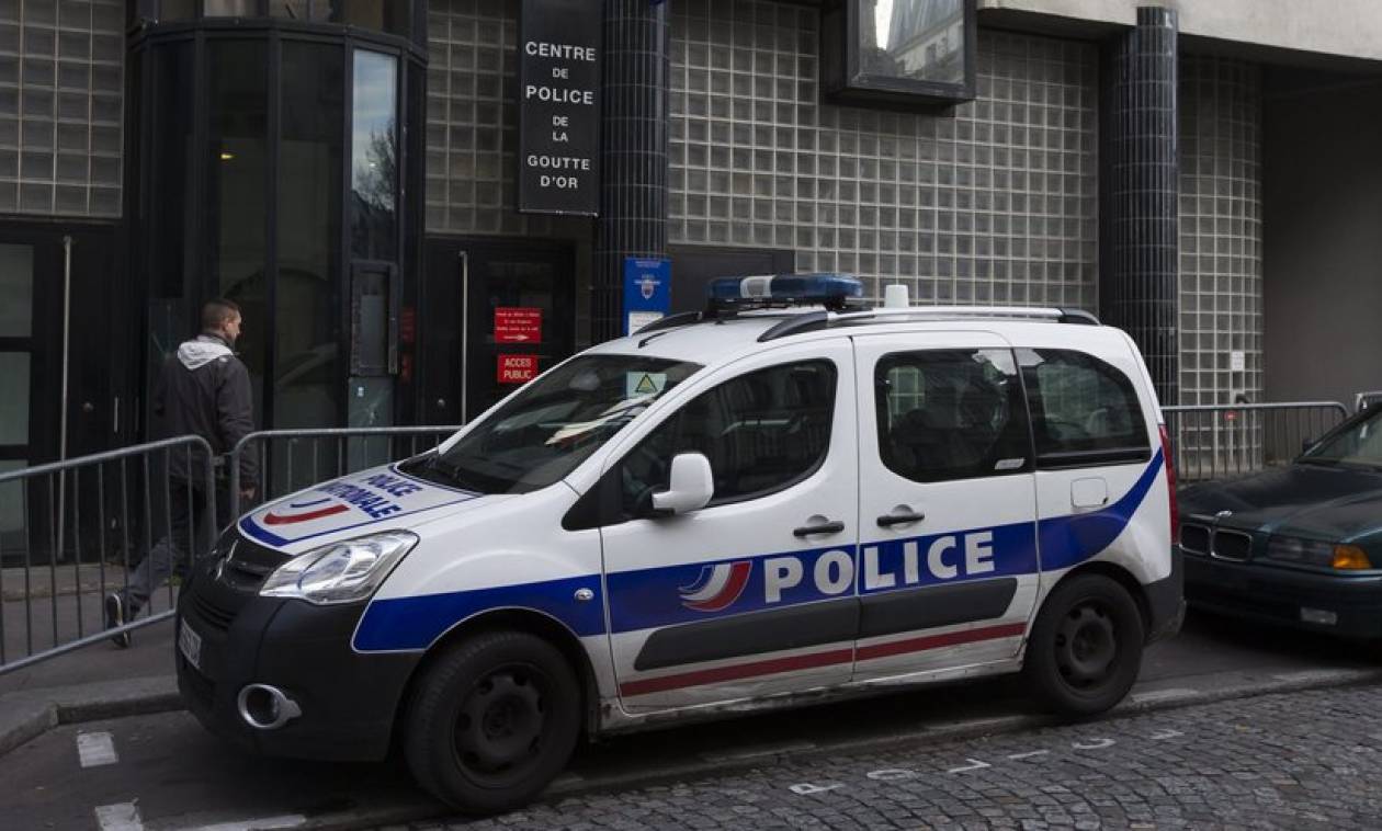 Μυστήριο στο Παρίσι: Συνελήφθη αστυνομικός που έφερε πάνω του εκρηκτικά (vid)