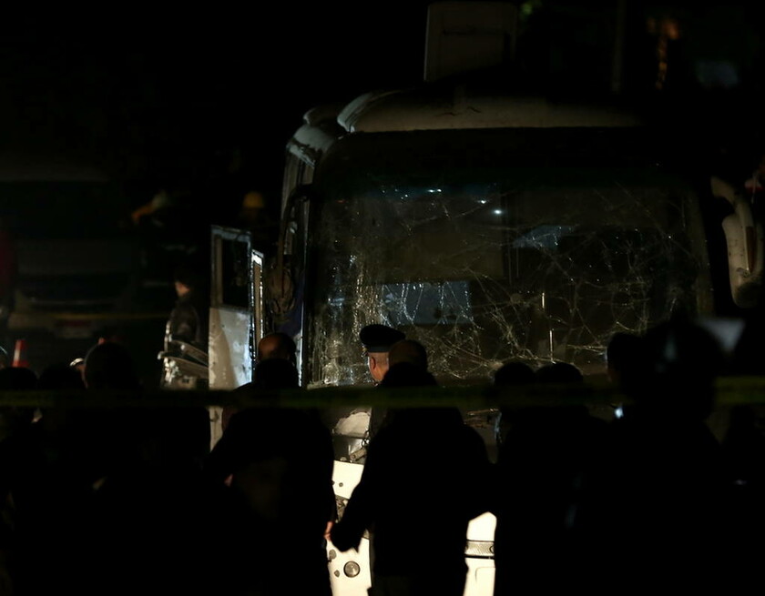 Έκρηξη σε τουριστικό λεωφορείο στο Κάιρο: Τουλάχιστον δύο νεκροί (pics)