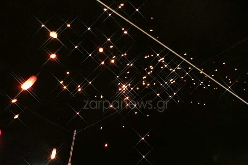 Eντυπωσιακές εικόνες στα Χανιά: Γέμισε με φως ο ουρανός από τα φαναράκια της αγάπης (pics+vid)