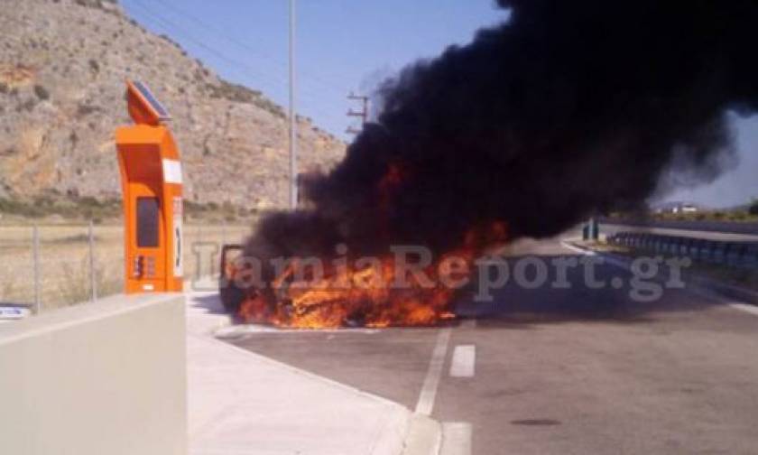 Καρδίτσα: Αυτοκίνητο κάηκε εν κινήσει στην Εθνική Οδό - Άγιο είχαν ο οδηγός και ο γιος του (pic)