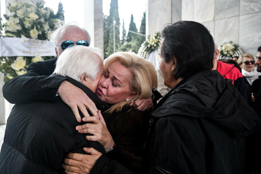 Κηδεία Μαριάννας Τόλη: Ράγισαν καρδιές στο «τελευταίο αντίο»