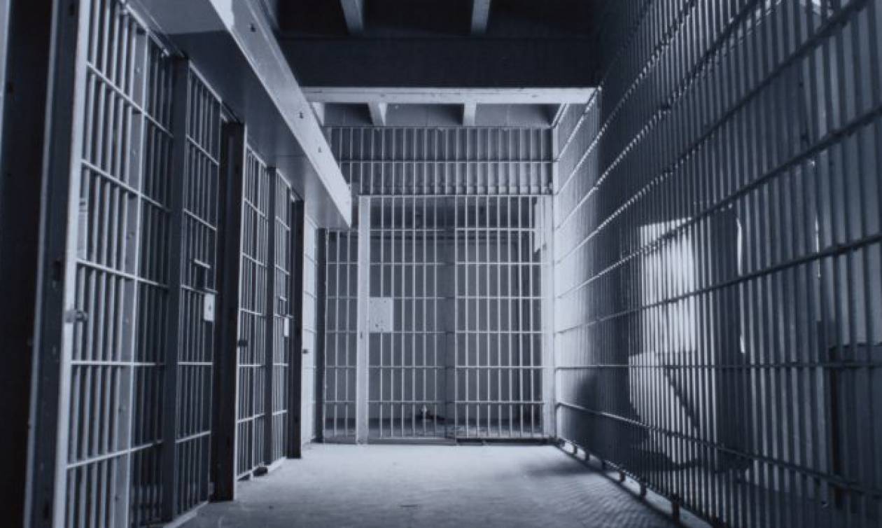 Φυλακές Τρικάλων: Δείτε που έκρυψε… κινητά τηλέφωνα!