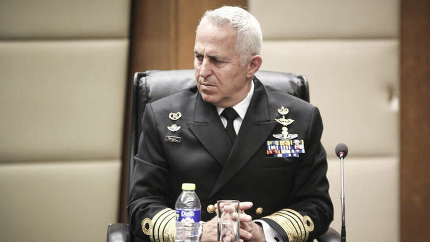 Ο αρχηγός ΓΕΕΘΑ αντήλλαξε ευχές με στελέχη των Ενόπλων Δυνάμεων που βρίσκονται σε υπηρεσία