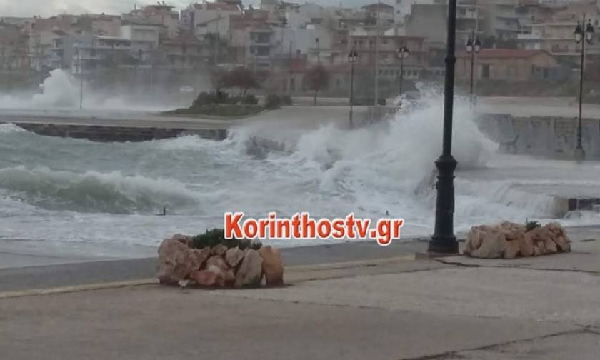 Καιρός: Η θάλασσα βγήκε στη στεριά στην Κόρινθο (pics)