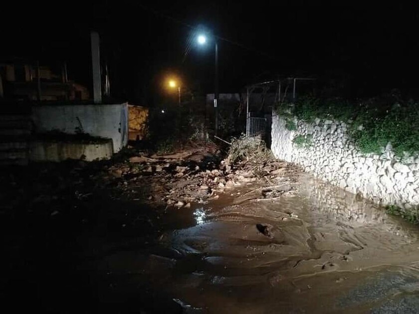 Καιρός: Οι βροχές «έπνιξαν» την Κρήτη – Παραλίγο τραγωδία λόγω της κακοκαιρίας (pics)
